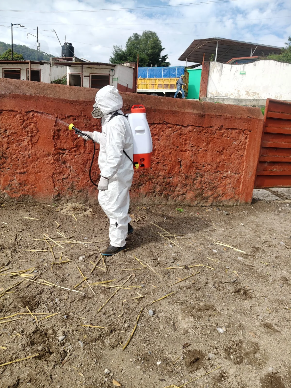 Trabajo de fumigación en sitio 1